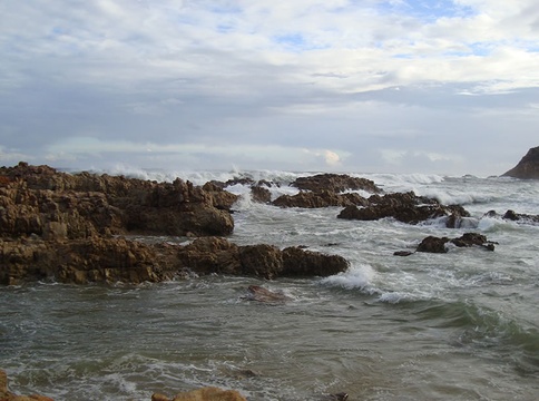 Rough seas at Coney Glen Beach